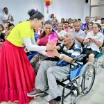 Jornada de entrega de kits de aseo a adultos mayores en Zarzal, Valle del Cauca