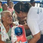 Adultos mayores de Segovía, Antioquia reciben kits de aseo de jornada de apoyo realizada por la Fundación.