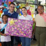 Entrega de kits escolares y muchos regalos en Buenaventura