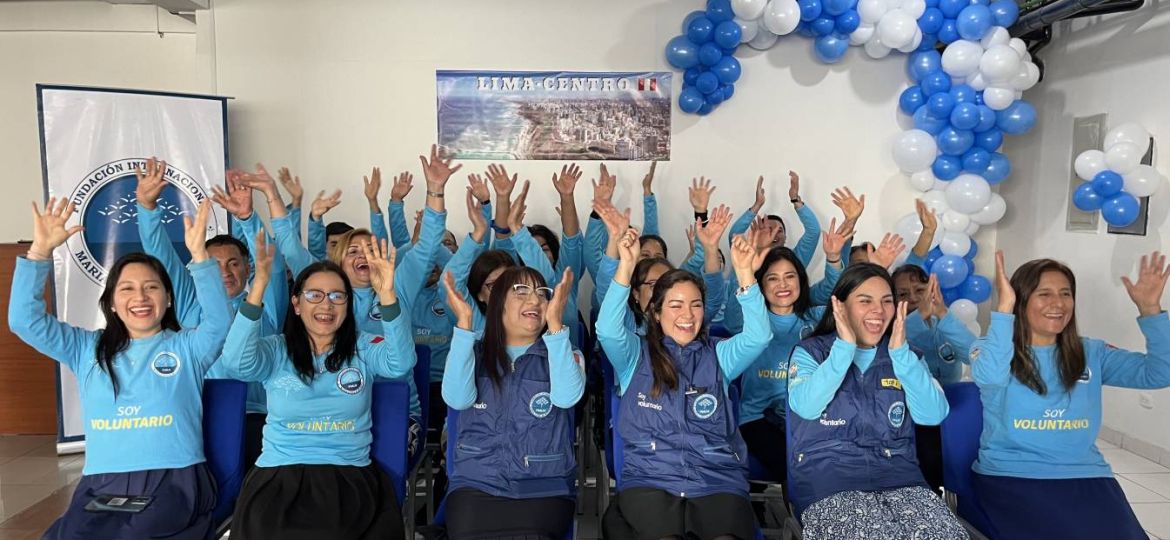 Voluntarios de Lima Centro Perú reunidos