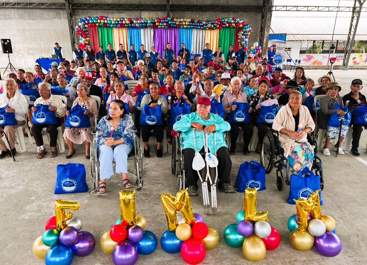 jornada-de-apoyo-a-adultos-mayores-en-santo-domingo