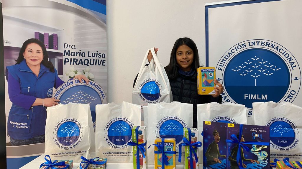 Promoviendo la inclusión y el aprendizaje: entrega de juguetes y libros educativos en Elche