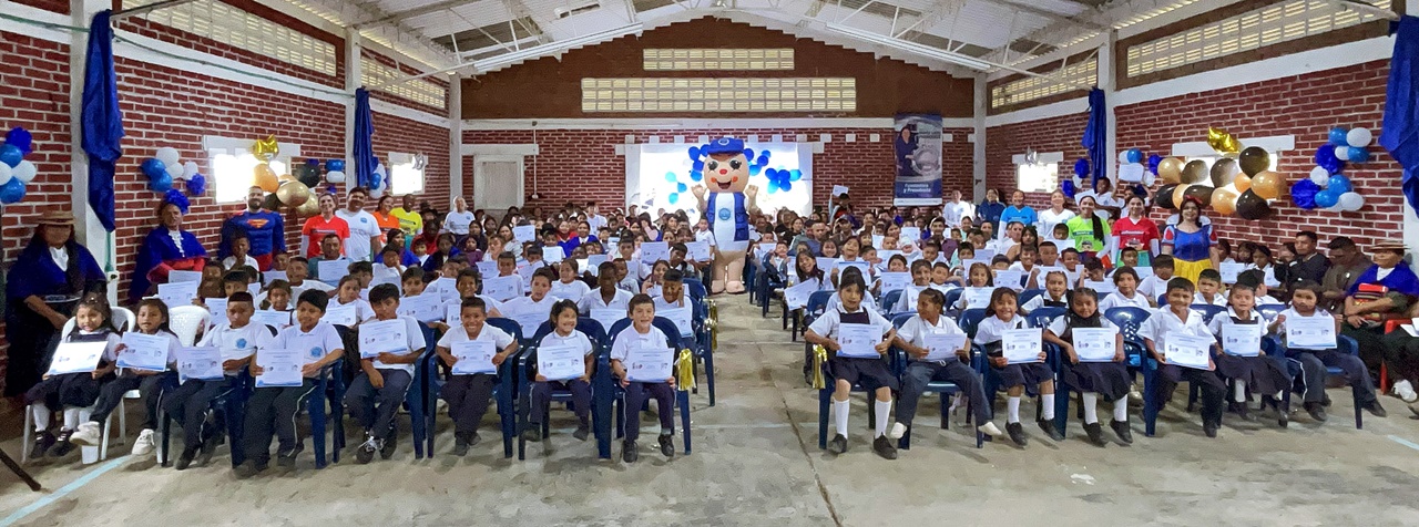 se-realizo-acto-de-clausura-del-ano-escolar-2024-a-los-ninos-beneficiados-por-el-programa-mi-nueva-familia-en-cauca