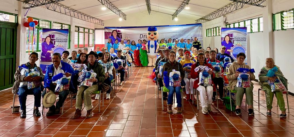 En una jornada de apoyo, la Fundación benefició a 50 adultos mayores en Filandia • Quindío