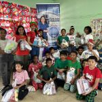 Entrega de kits de aseo en la escuela republica de Guatemala