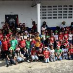 Entrega de kits de aseo en la escuela republica de Guatemala