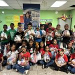 Entrega de kits de aseo en la escuela republica de Guatemala