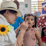 Entrega de kits ecolares en el centro del Valle del Cauca