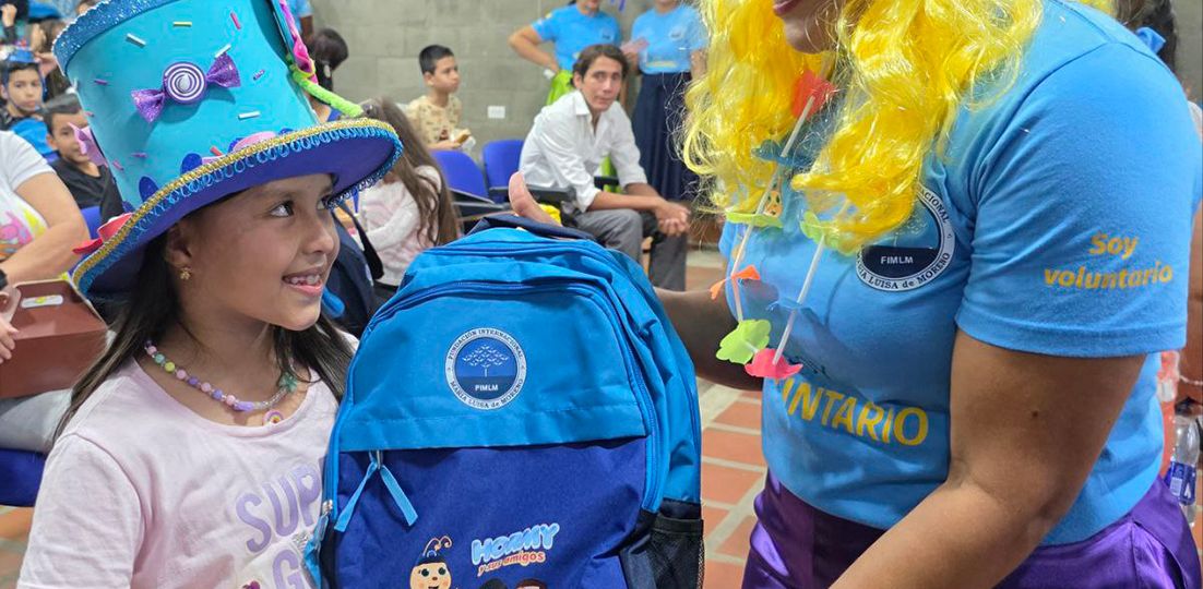 Entrega de Kits escolares en Yumbo Valle del Cauca