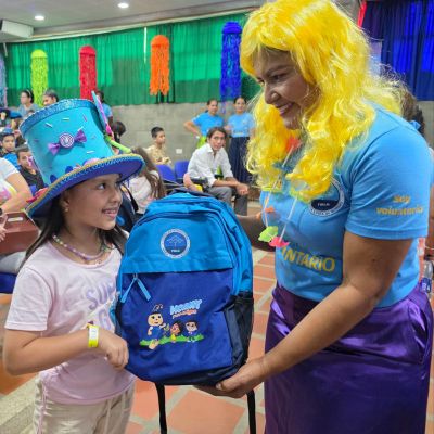 Entrega de Kits escolares en Yumbo Valle del Cauca