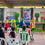 Niños del Colegio Lilia Castro disfrutan del taller "Eco-Valores", donde descubrieron cómo proteger el planeta a través del reciclaje y el consumo responsable.