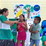 Niños en el municipio de Villamaría, Caldas y en el corregimiento de Irra del departamento de Risaralda, aprenden sobre el cuidado ambiental con el taller "Fortaleciendo Eco-Valores por el medio ambiente".