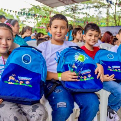 Entrega de 793 kits escolares a niños de Villavicencio-Meta