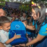 La Fundación entregó útiles escolares a los niños, impulsando su educación y bienestar.