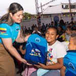 En el evento, los niños disfrutaron de enseñanzas sobre ecovalores y fueron beneficiados con útiles escolares.