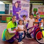 Los niños que demostraron sus conocimientos sobre las tres R recibieron premios especiales, motivándolos a seguir protegiendo el medio ambiente.