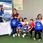 Padres e hijos son beneficiados con kits escolares y de aseo