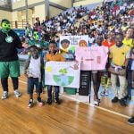 590 niños reciben kits escolares y aprenden a cuidar el planeta