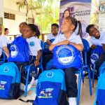 Entrega de Kits escolares y uniformes en la escuela de Puerto Cesar