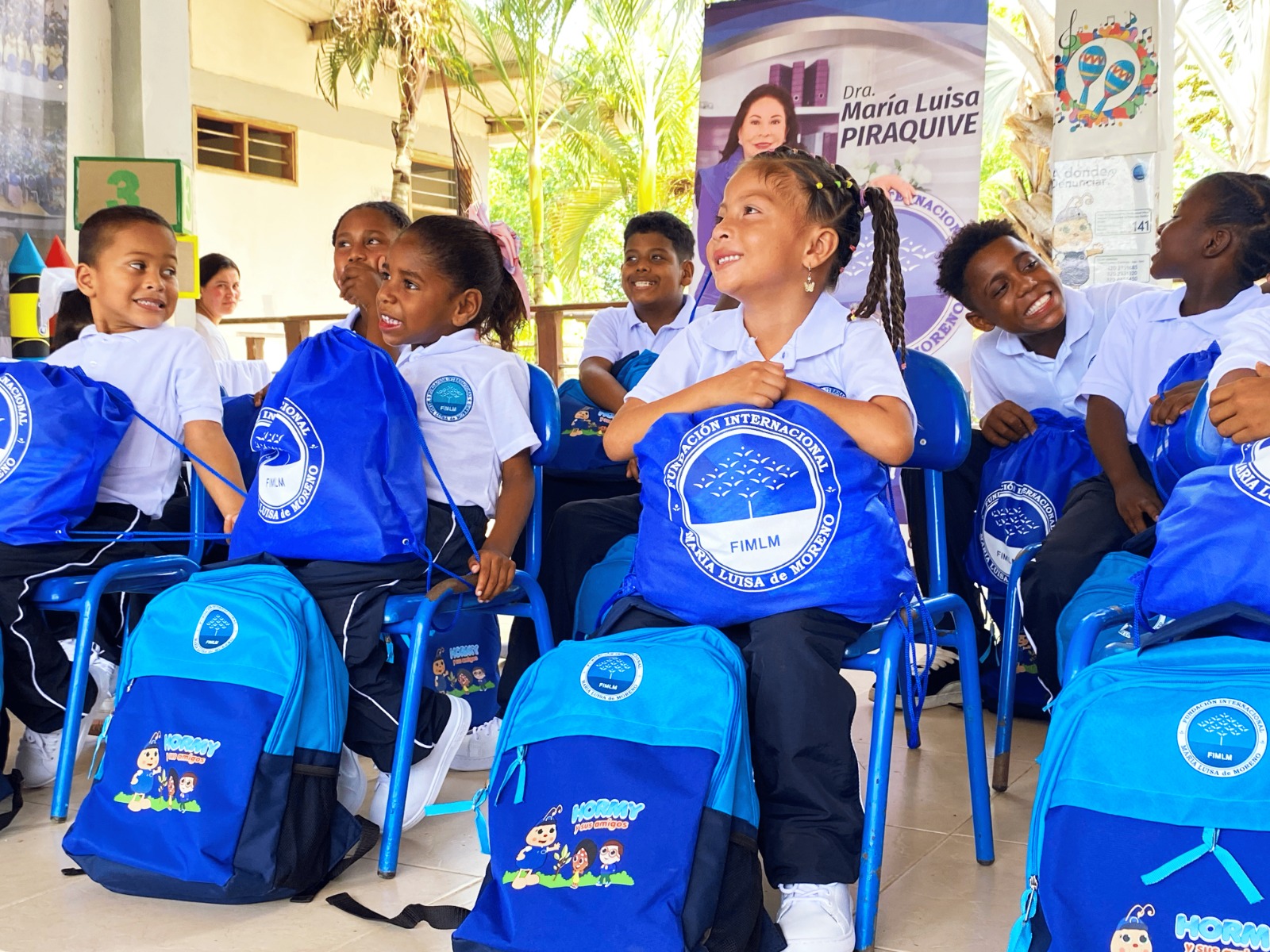 entrega-de-kits-escolares-y-uniformes-en-la-escuela-de-puerto-cesar