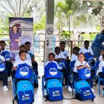 Entrega de Kits escolares y uniformes en la escuela de Puerto Cesar