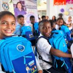 Entrega de Kits escolares y uniformes en la escuela de Puerto Cesar