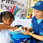 Entrega de Kits escolares y uniformes en la escuela de Puerto Cesar