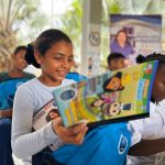 Entrega de Kits escolares y uniformes en la escuela de Puerto Cesar