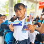 Entrega de Kits escolares y uniformes en la escuela de Puerto Cesar