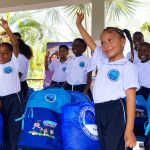 Entrega de Kits escolares y uniformes en la escuela de Puerto Cesar
