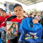 Jornada de entrega de kits escolares en Portoviejo