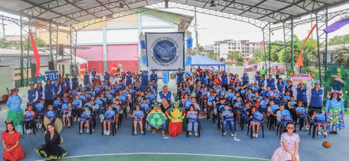 Jornada de entrega de kits escolares en Portoviejo