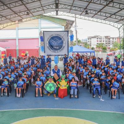 Jornada de entrega de kits escolares en Portoviejo