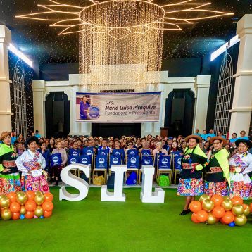 Con aplausos y pasos de baile, en SJL-Lima, 280 adultos mayores brillaron como grandes  protagonistas de una jornada llena de vida y amor