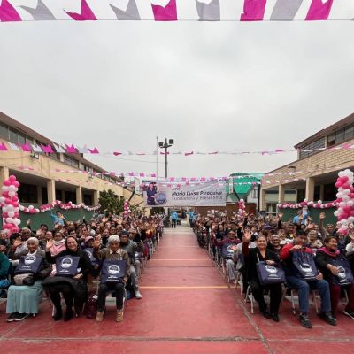 Más de 200 adultos mayores felices con sus regalos