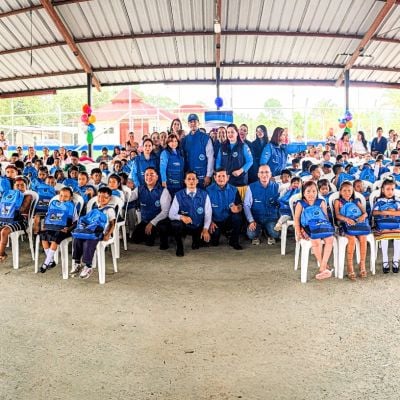 Jornada entrega de kits escolares Santo domingo