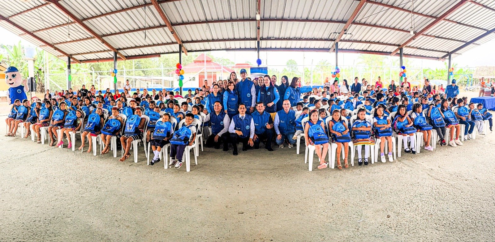 comunidades-tsachilas-se-benefician-con-jornada-de-entrega-de-utiles-escolares