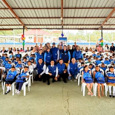 Jornada entrega de kits escolares Santo domingo