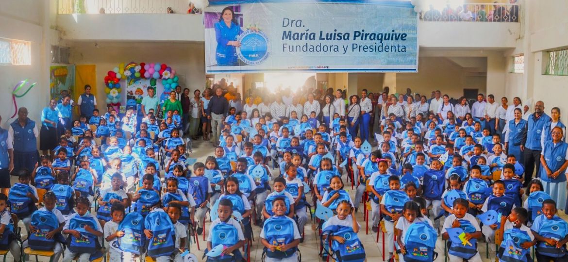Jornada de entrega de kits escolares Esmeraldas