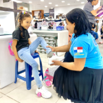 entrega de ayuda en la escuela san diego