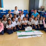 Entrega de ayuda en la escuela san diego