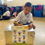 Entrega de ayuda en la escuela san diego