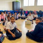 Entrega de ayuda en la escuela san diego