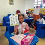 Entrega de ayuda en la escuela san diego