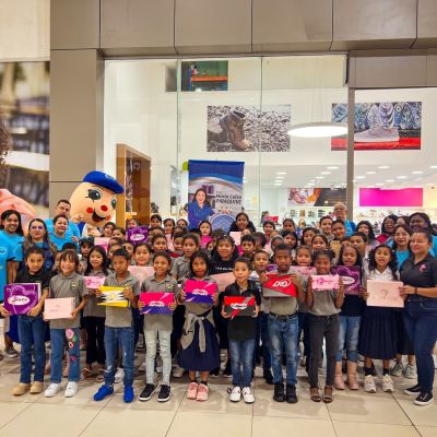 Entrega de ayuda en la escuela san diego