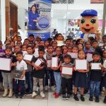 Entrega de ayuda en la escuela san diego
