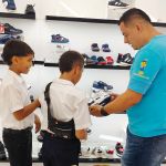 Entrega de ayuda en la escuela san diego