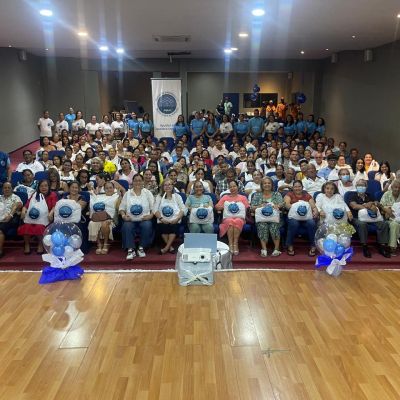 Esta jornada de apoyo, organizada por la FIMLM, alegría, regalos y sorpresas, se entregaron 150 mercados con productos de la canasta familiar.