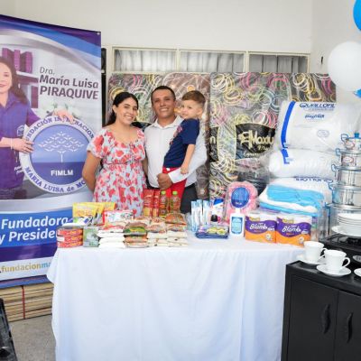 La emoción de las familias al recibir lo necesario muestra la importancia de la solidaridad.