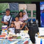 Los rostros de las familias reflejan la esperanza que traen estas ayudas.
